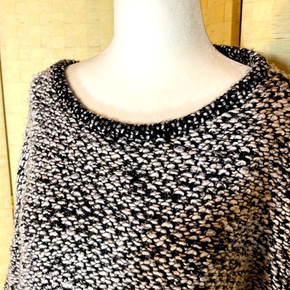 H&M Black & White Pullover Sweater Size MEDIUM - 3/4 Sleeves & Hi Low He… - Picture 4 of 11